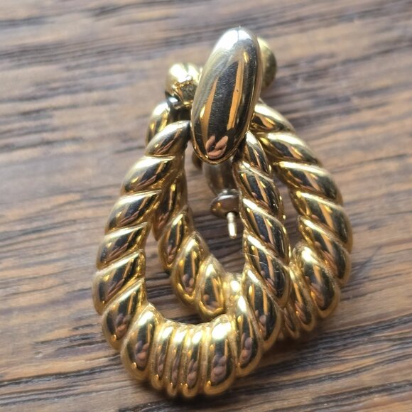 Trifari vintage 80s rope twist goldtone earrings - Picture 5 of 9